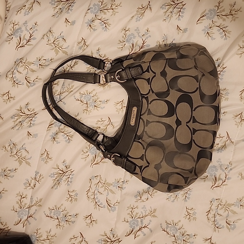 Coach medium size shoulder bag very clean in and out.